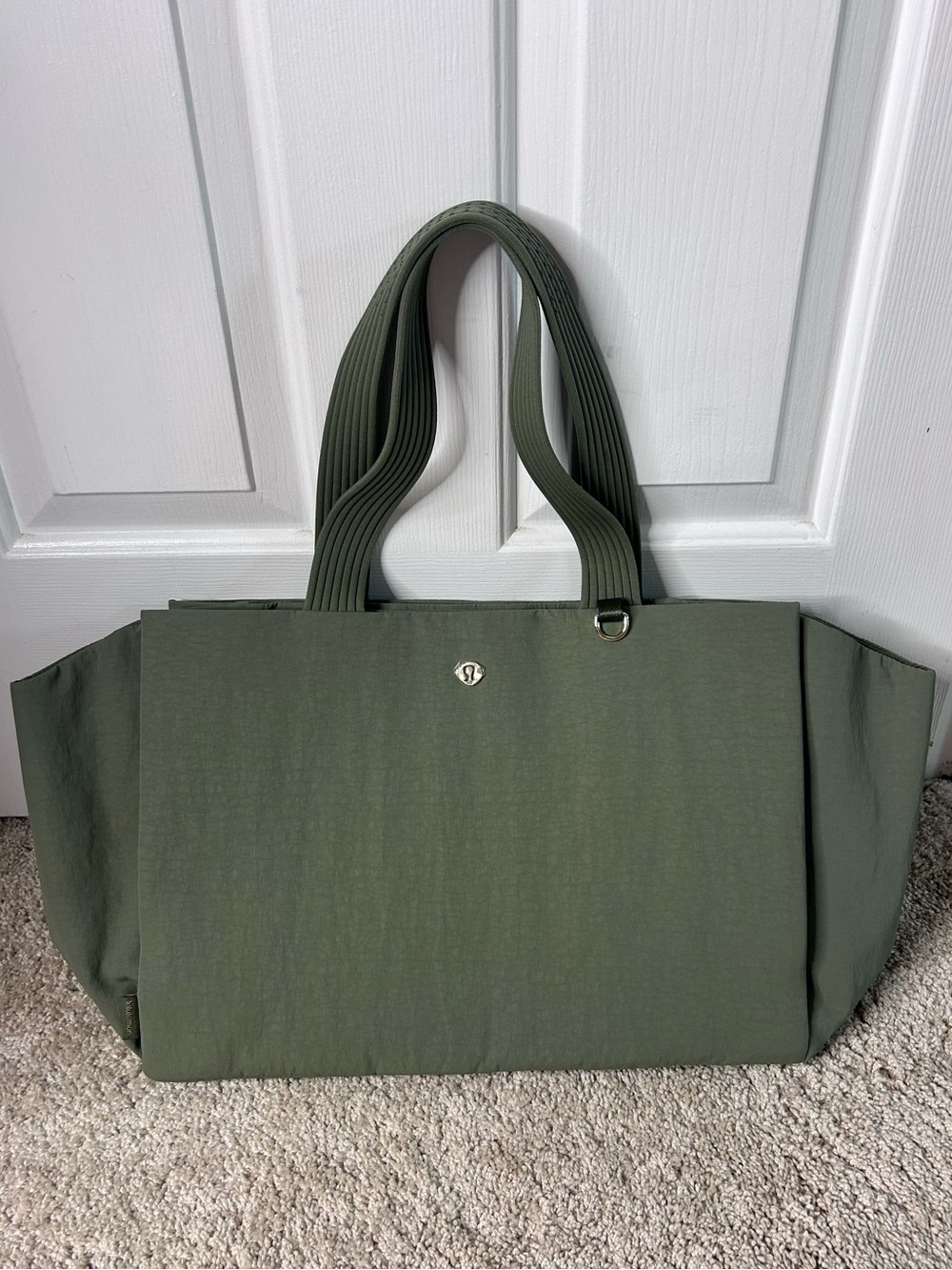 NWOT Lululemon Triple Compartment Tote Bag- Bay Leaf/ 18L - Picture 9 of 15